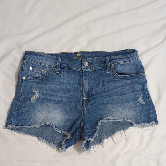 7 For All Mankind Mid Rise Raw Hem Boyfriend Shorts, Color Light Wash Size 30 - Picture 1 of 15